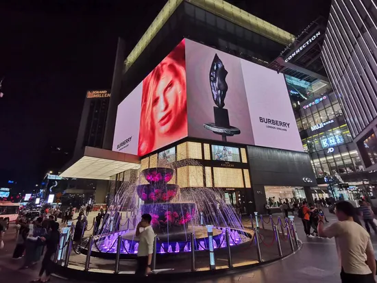P6 P8 P10mm Ao ar livre à prova d'água em cores de alto brilho Sinalização digital 3D Billboard Tela de LED